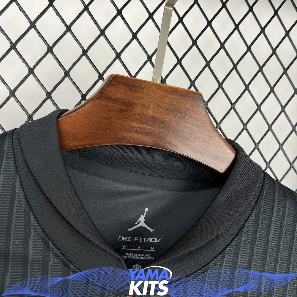 Maillot Paris SG Fourth "Jordan" noir 2025/2026 YamaKits Foot