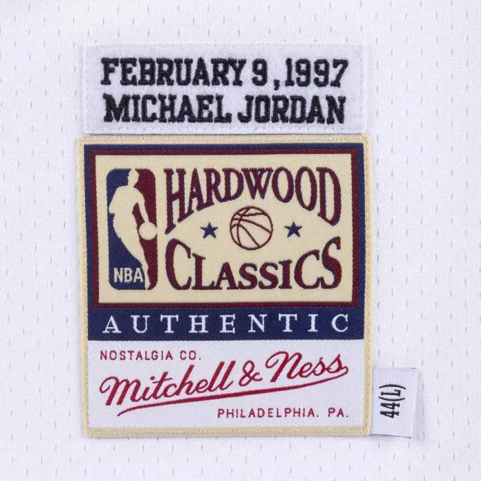 Maillot NBA Michael Jordan Chicago Bulls Blanc et Rouge '97 Mitchell & Ness - YamaKits